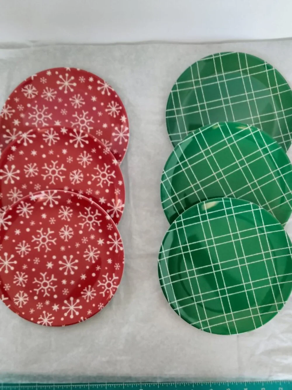 Wondershop 3 Santa Figural Plates and 6 Round Plates Lot of 9 Plates Melamine